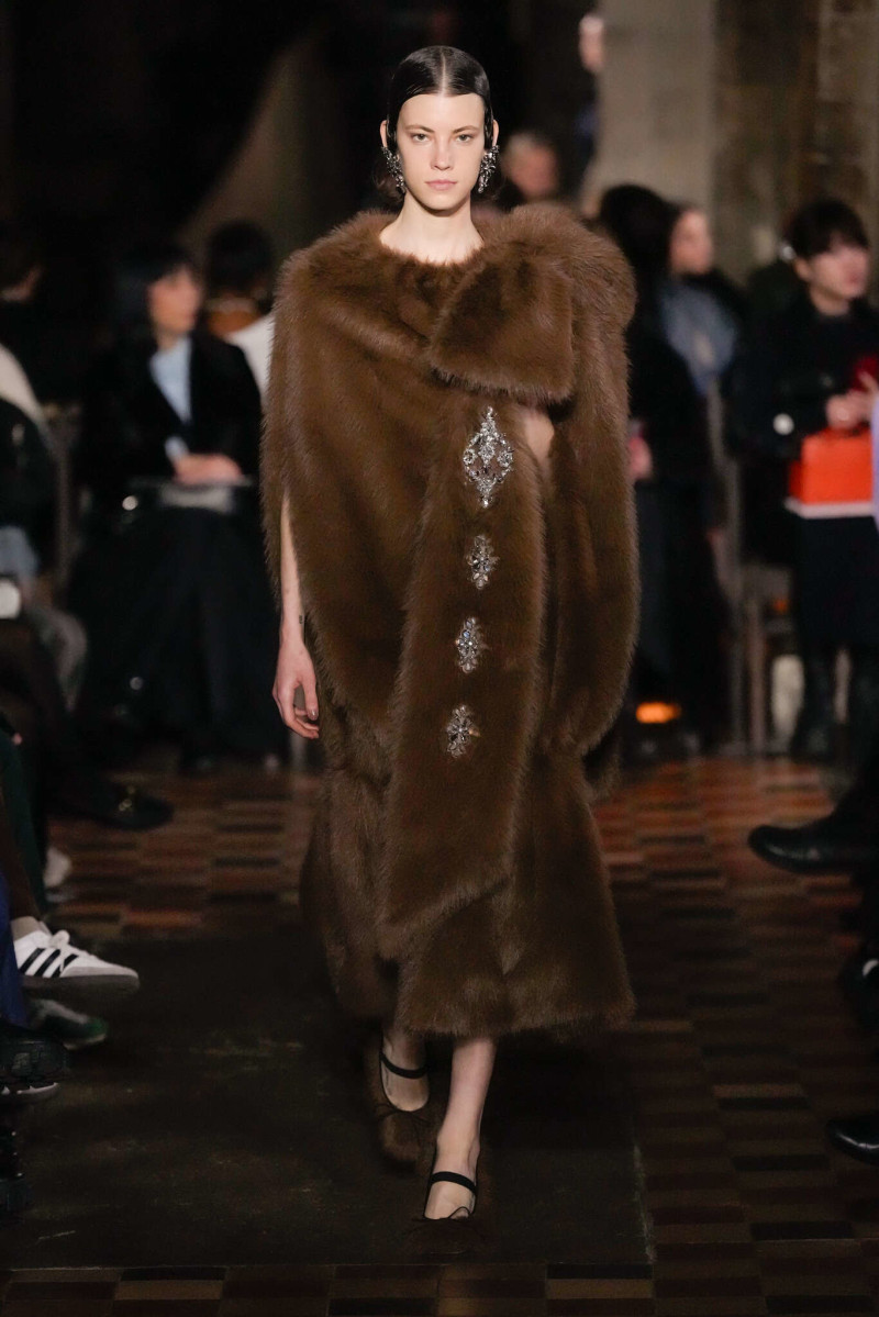 Dana Smith featured in  the Simone Rocha fashion show for Autumn/Winter 2024