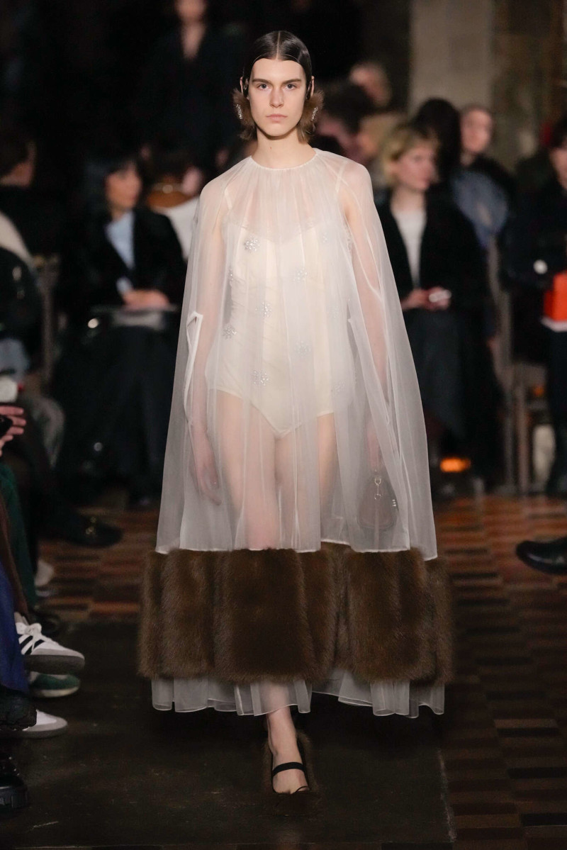 Merel Roggeveen featured in  the Simone Rocha fashion show for Autumn/Winter 2024