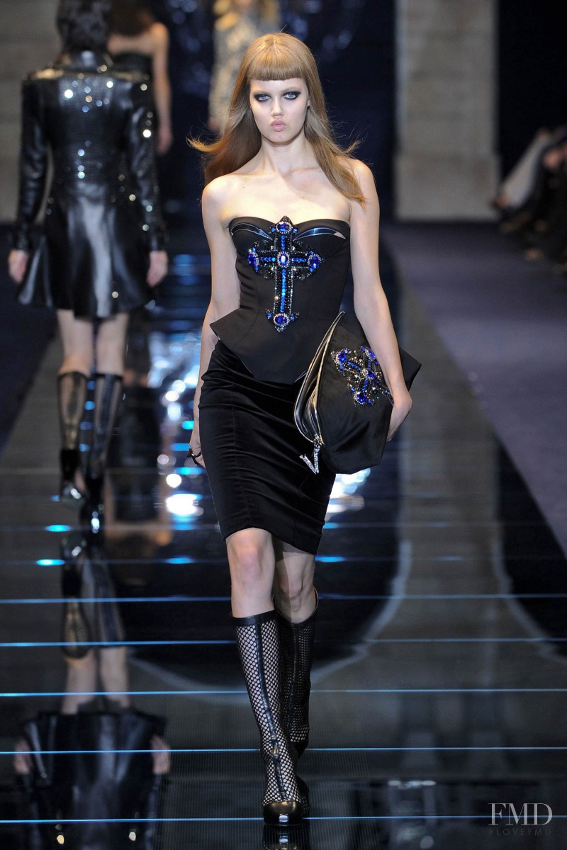 Lindsey Wixson featured in  the Versace fashion show for Autumn/Winter 2012