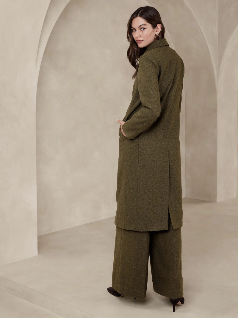 Kiana Carroll featured in  the Banana Republic catalogue for Autumn/Winter 2023
