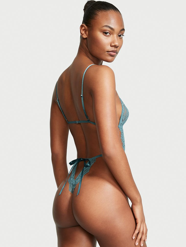 Ange-Marie Moutambou featured in  the Victoria\'s Secret catalogue for Spring/Summer 2022