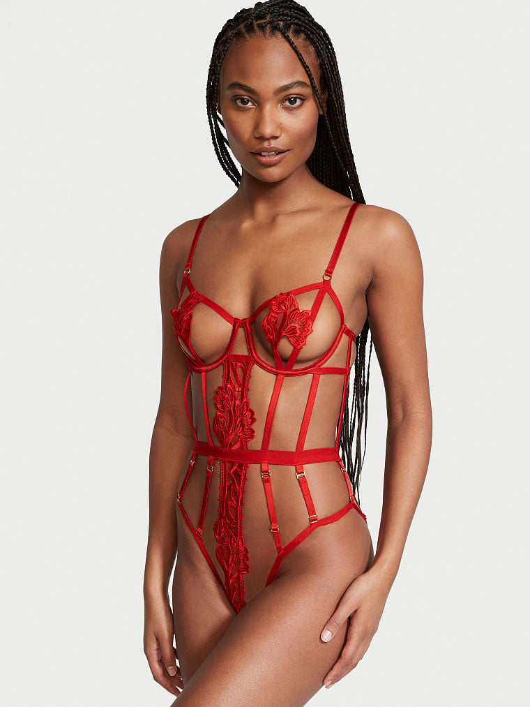 Ange-Marie Moutambou featured in  the Victoria\'s Secret catalogue for Autumn/Winter 2022