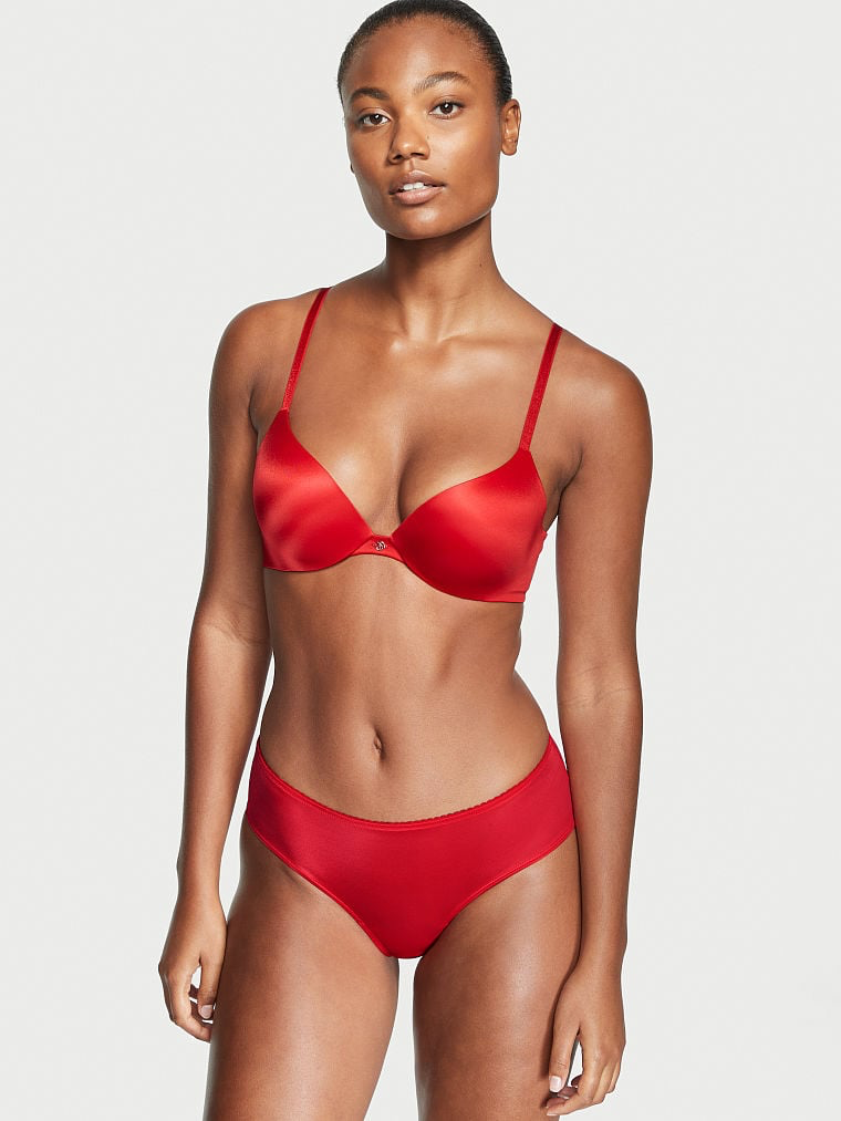 Ange-Marie Moutambou featured in  the Victoria\'s Secret catalogue for Autumn/Winter 2022