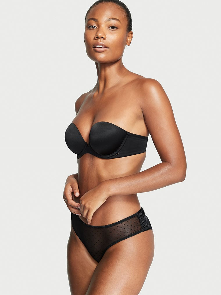 Ange-Marie Moutambou featured in  the Victoria\'s Secret catalogue for Autumn/Winter 2022