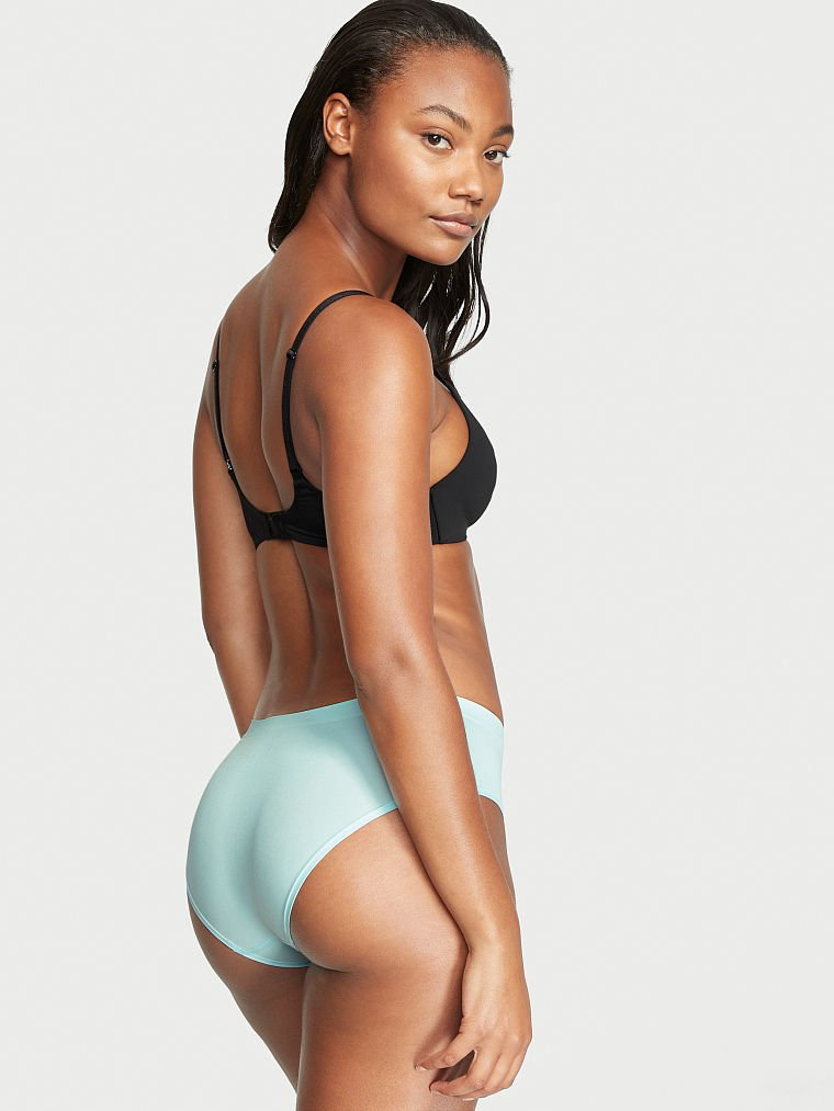 Ange-Marie Moutambou featured in  the Victoria\'s Secret catalogue for Autumn/Winter 2022