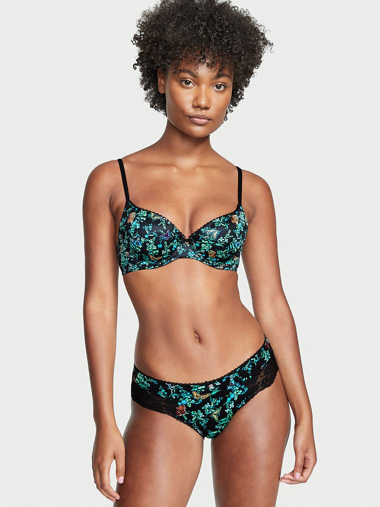 Ange-Marie Moutambou featured in  the Victoria\'s Secret catalogue for Autumn/Winter 2022