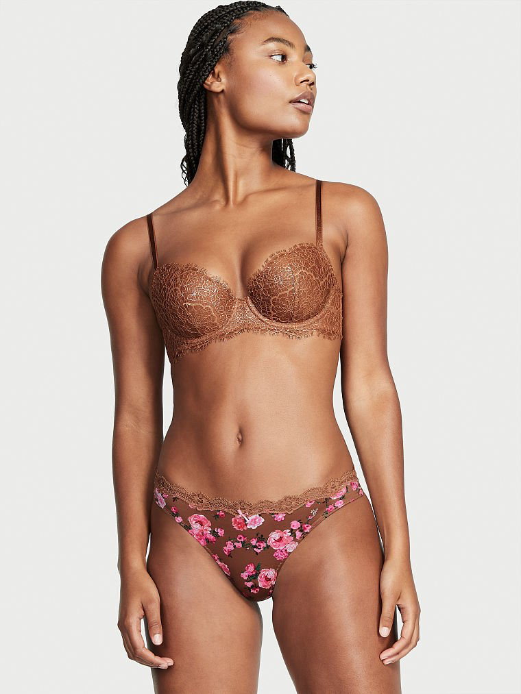 Ange-Marie Moutambou featured in  the Victoria\'s Secret catalogue for Autumn/Winter 2022