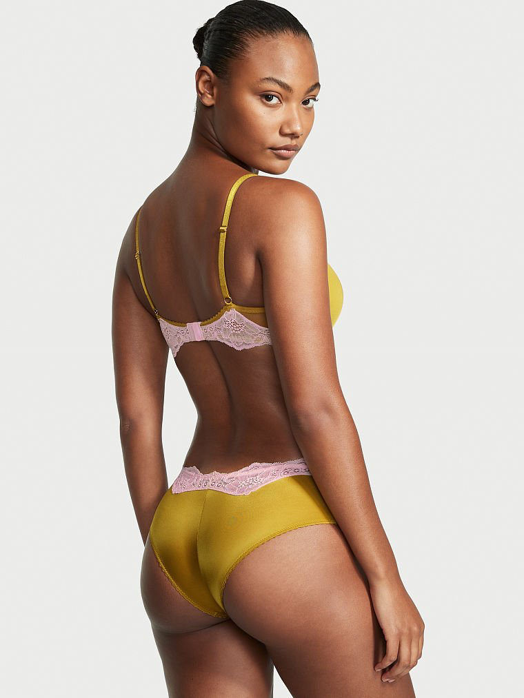 Ange-Marie Moutambou featured in  the Victoria\'s Secret catalogue for Autumn/Winter 2022