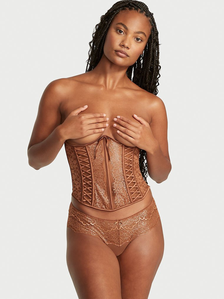 Ange-Marie Moutambou featured in  the Victoria\'s Secret catalogue for Autumn/Winter 2022