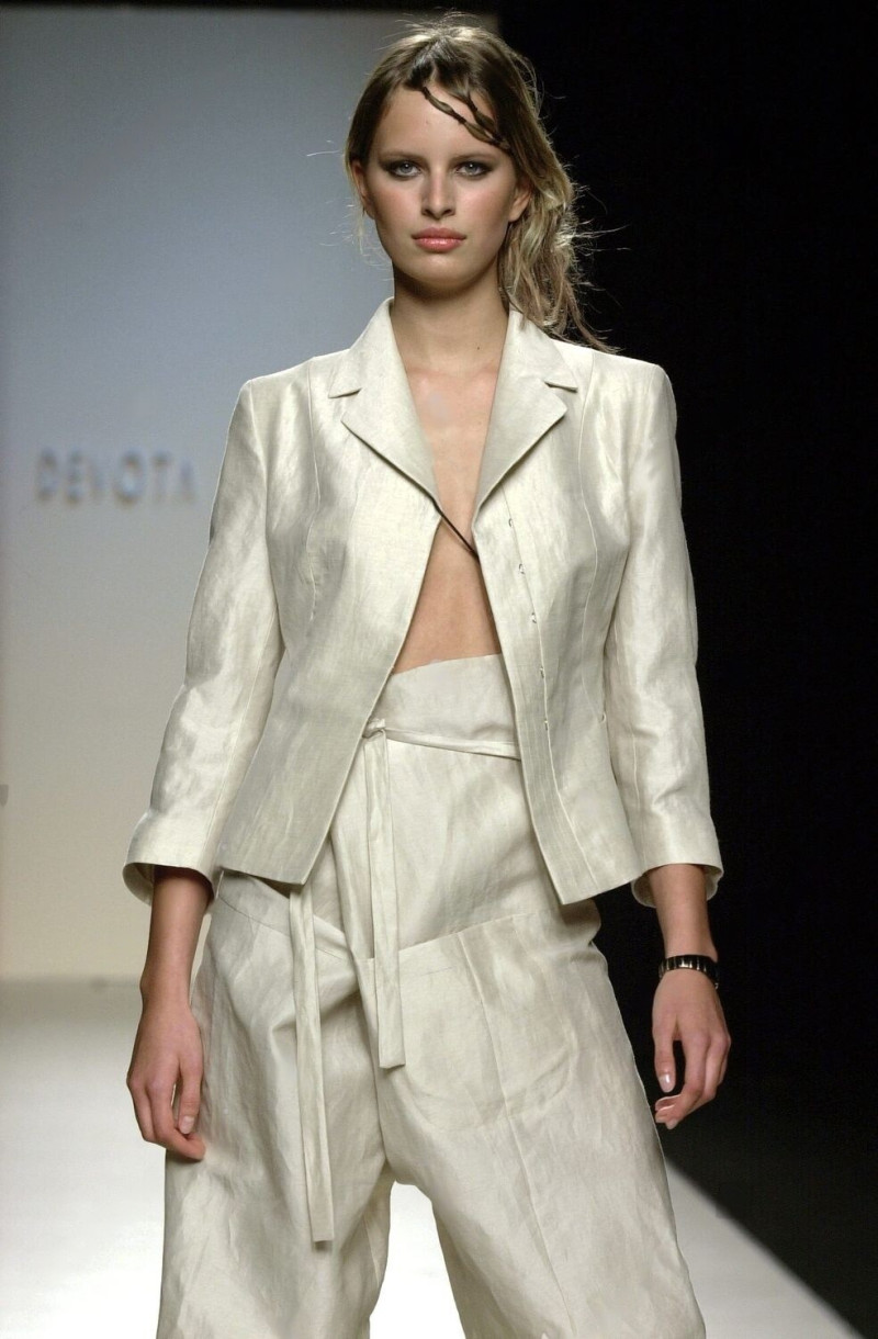 Karolina Kurkova featured in  the Devota & Lomba fashion show for Spring/Summer 2003