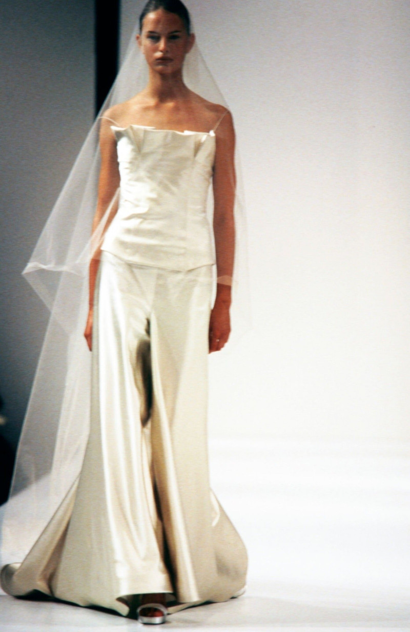 Karolina Kurkova featured in  the Vera Wang fashion show for Spring/Summer 2000