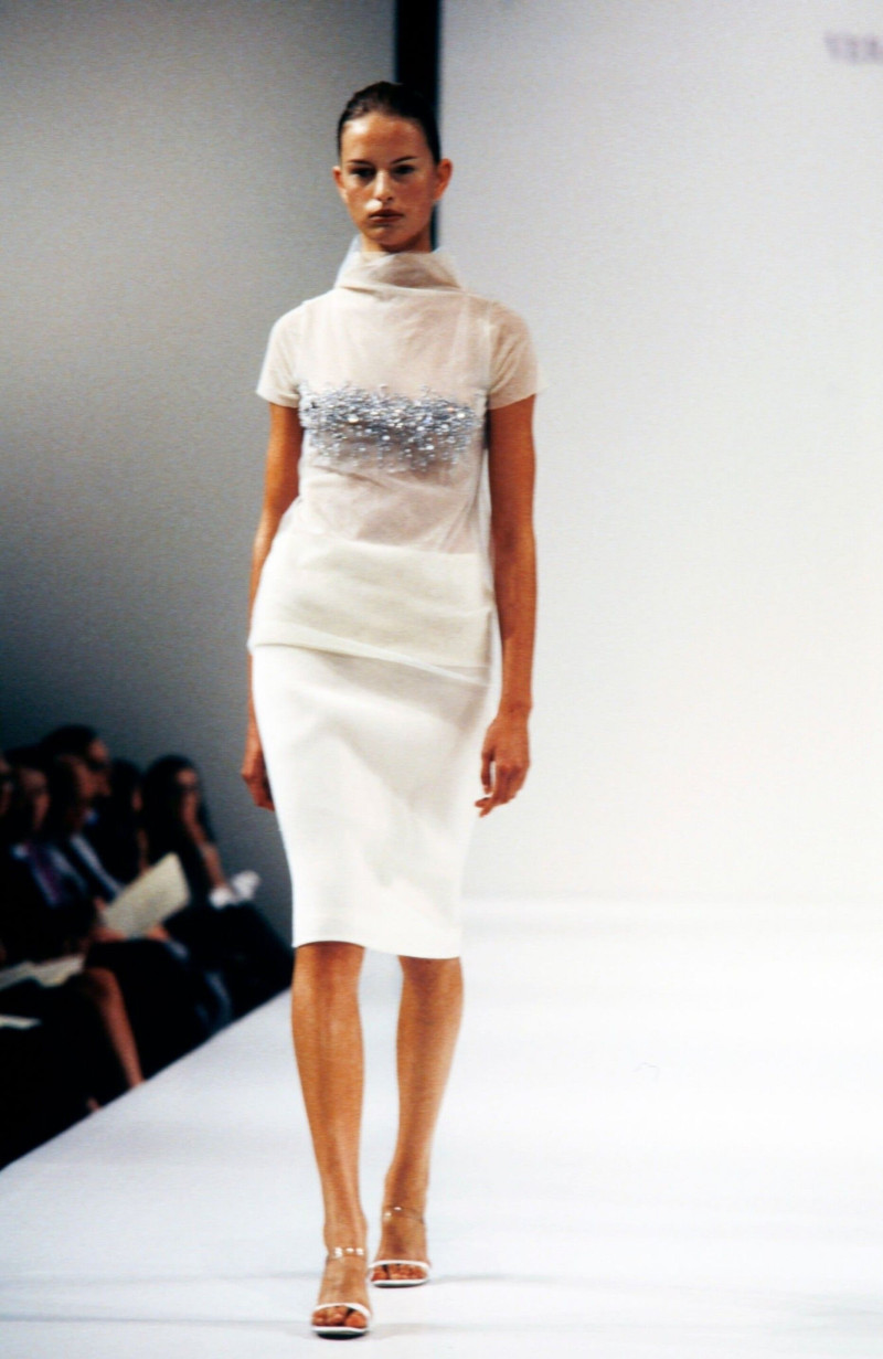 Karolina Kurkova featured in  the Vera Wang fashion show for Spring/Summer 2000