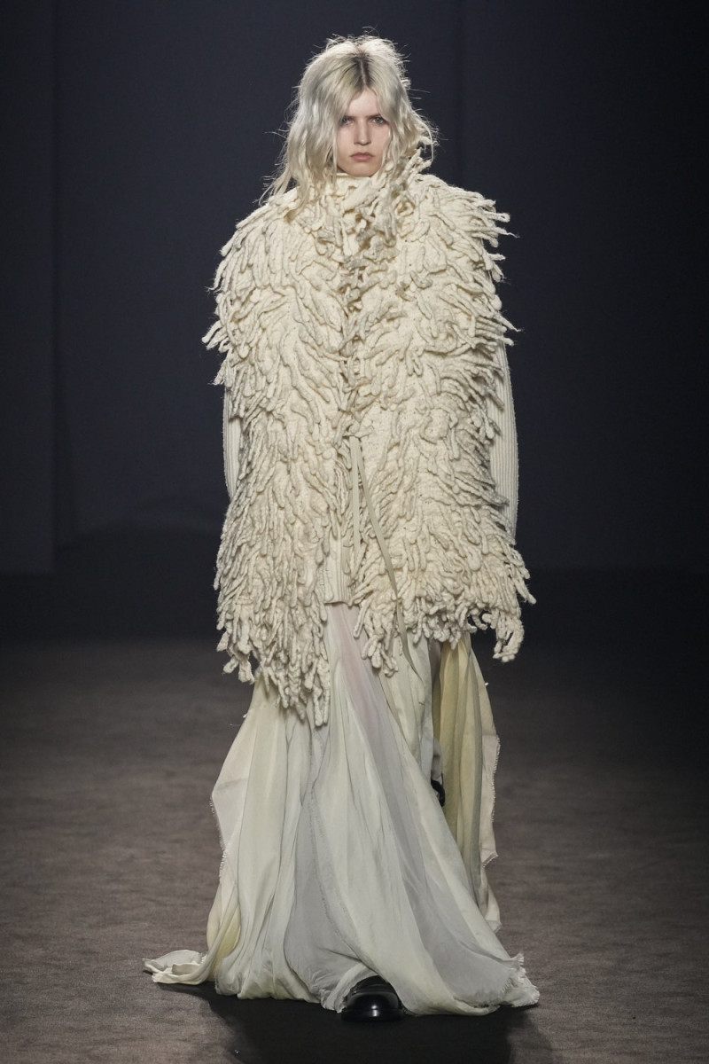 Ann Demeulemeester fashion show for Autumn/Winter 2024