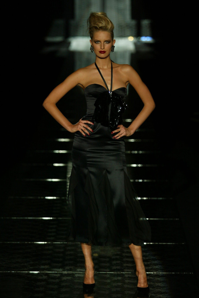 Karolina Kurkova featured in  the Valentino Couture fashion show for Autumn/Winter 2004