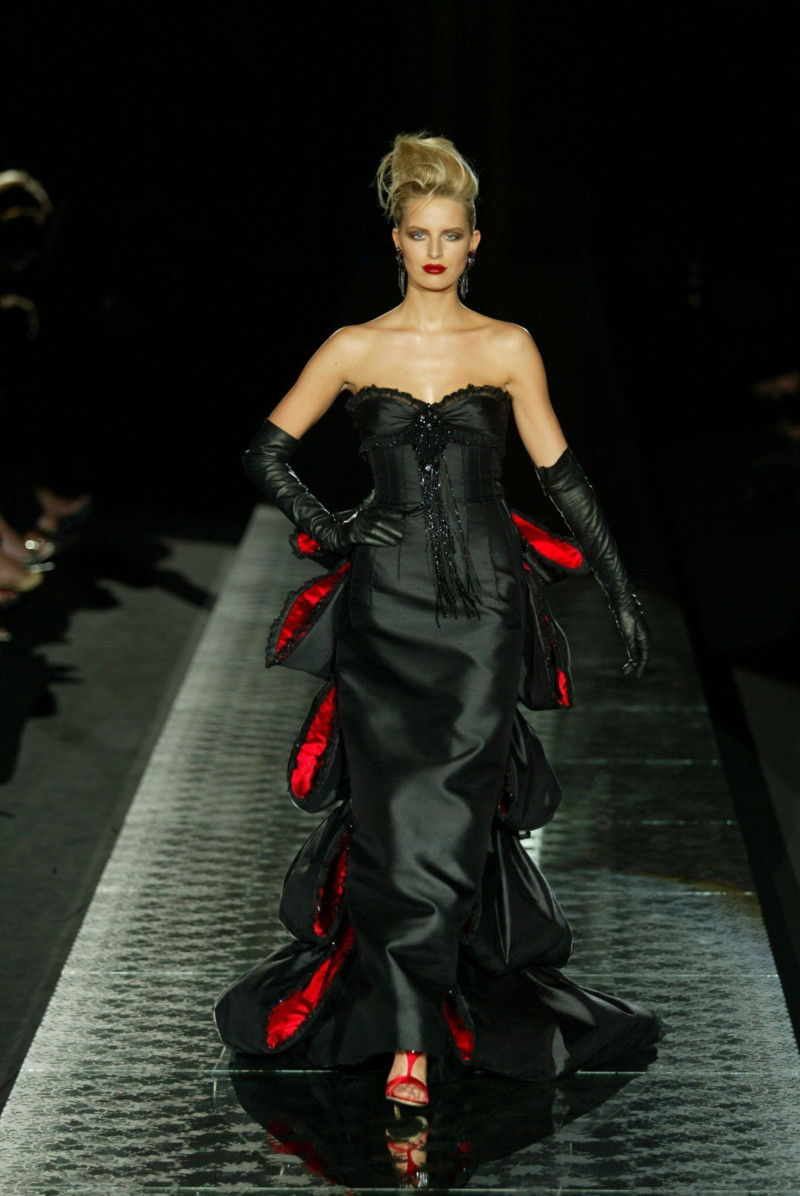 Karolina Kurkova featured in  the Valentino Couture fashion show for Autumn/Winter 2004