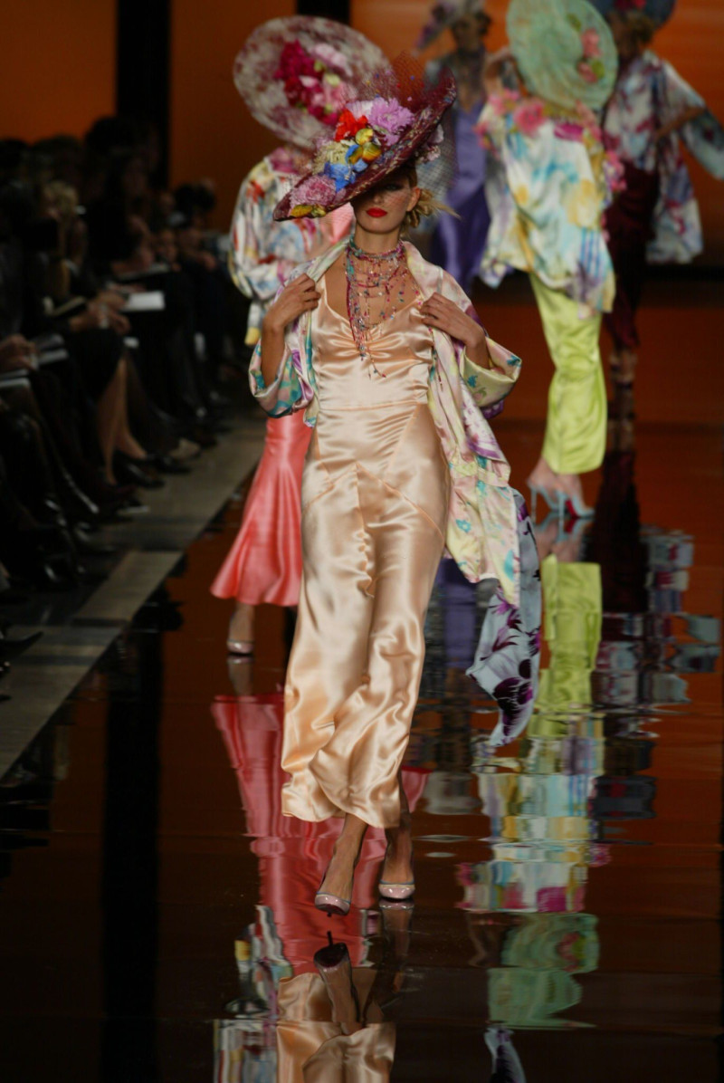 Karolina Kurkova featured in  the Emanuel Ungaro Haute-Couture fashion show for Spring/Summer 2003