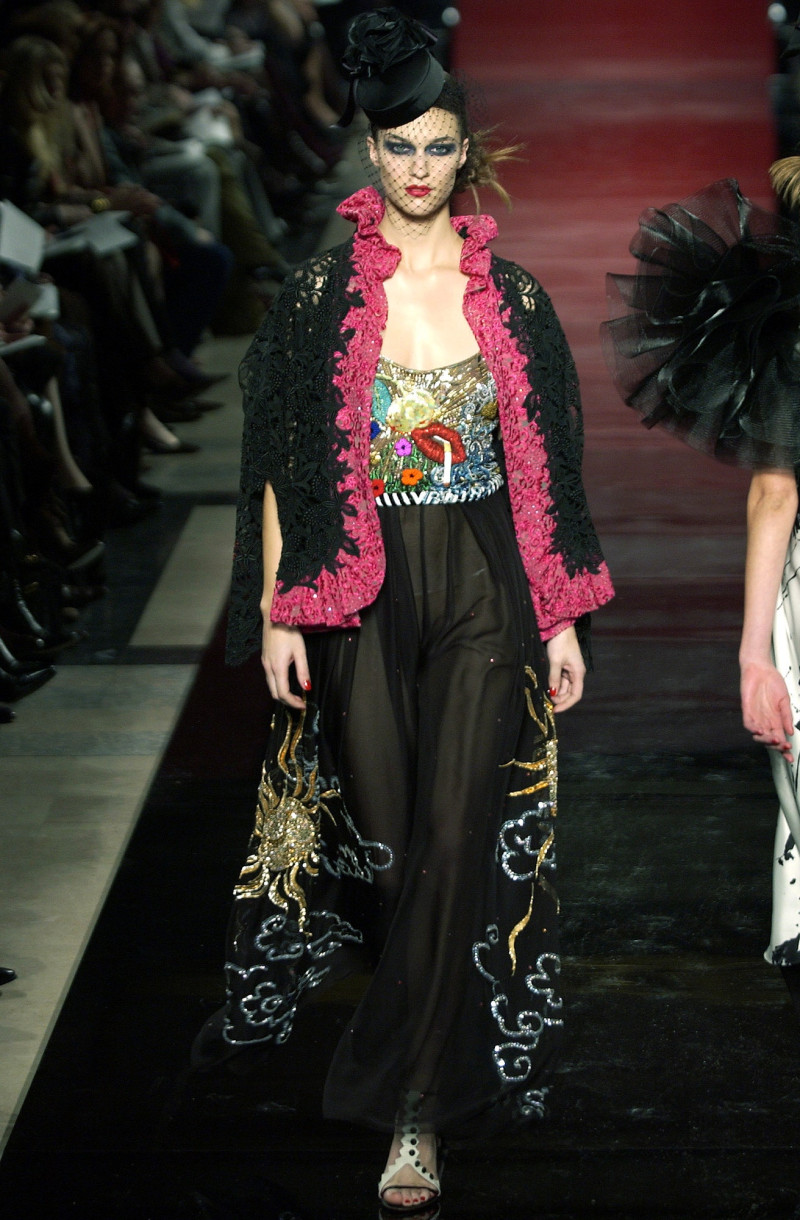 Emanuel Ungaro Haute-Couture fashion show for Spring/Summer 2003