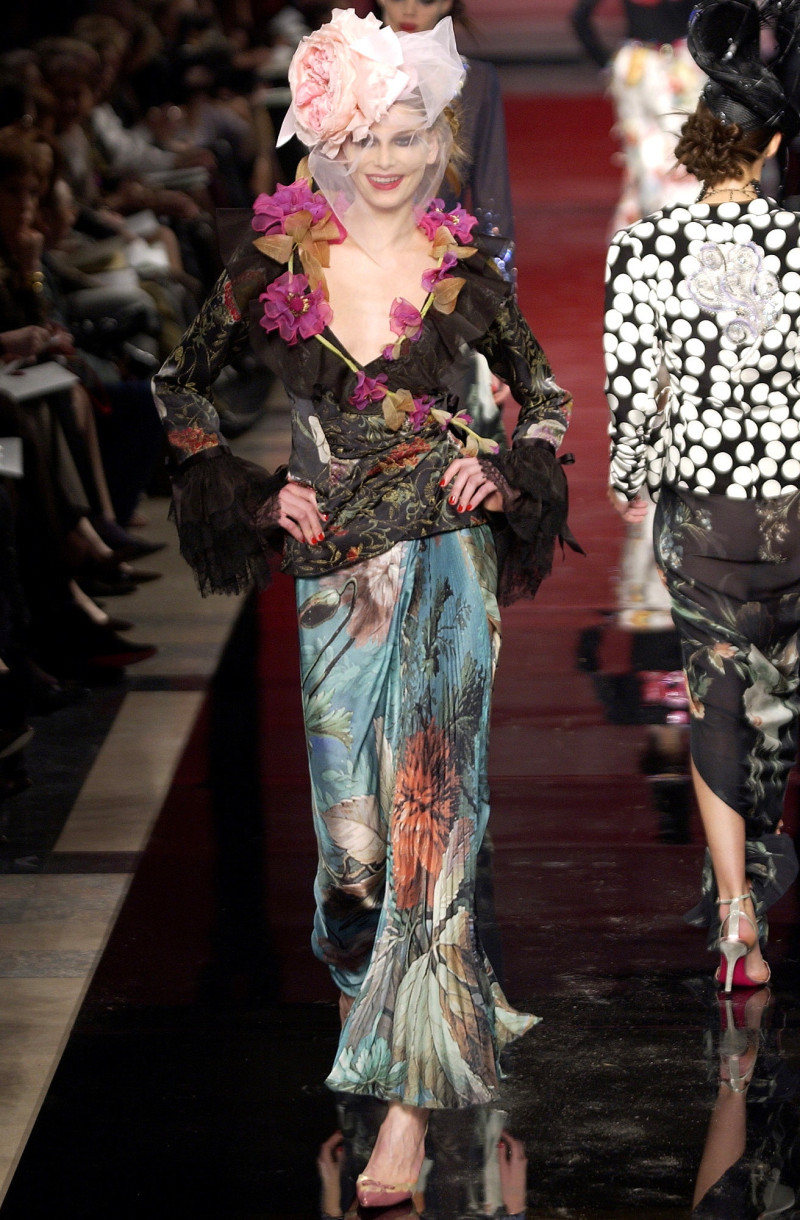 Emanuel Ungaro Haute-Couture fashion show for Spring/Summer 2003