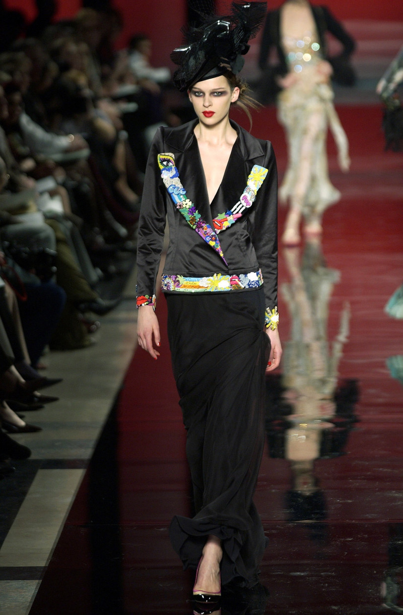Emanuel Ungaro Haute-Couture fashion show for Spring/Summer 2003