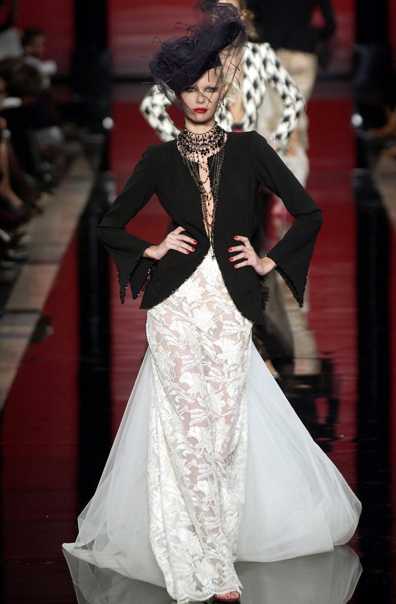 Emanuel Ungaro Haute-Couture fashion show for Spring/Summer 2003