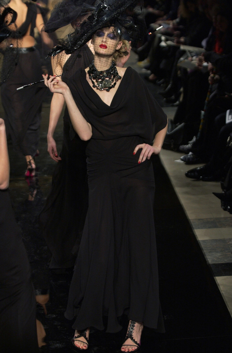 Emanuel Ungaro Haute-Couture fashion show for Spring/Summer 2003