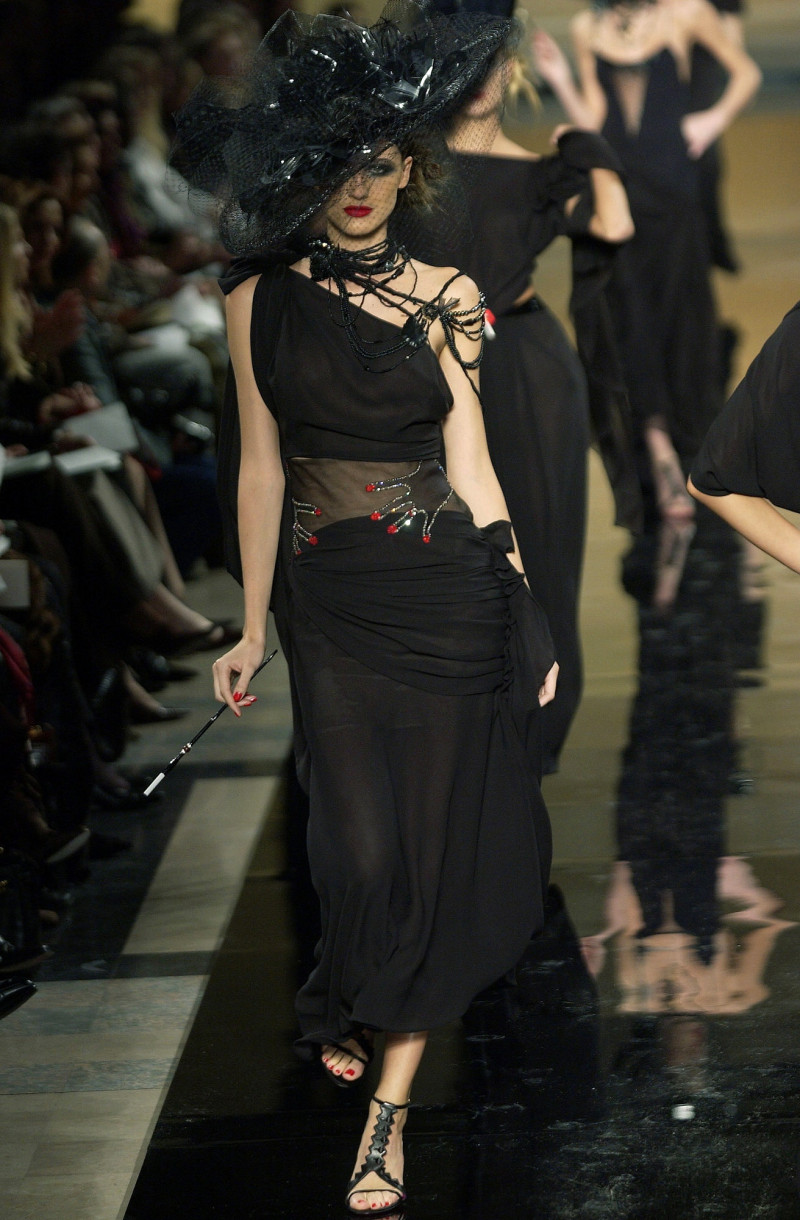 Emanuel Ungaro Haute-Couture fashion show for Spring/Summer 2003