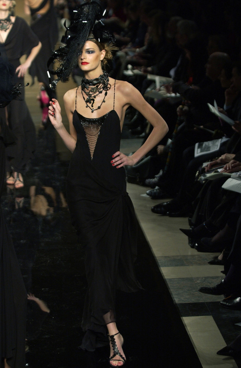 Emanuel Ungaro Haute-Couture fashion show for Spring/Summer 2003