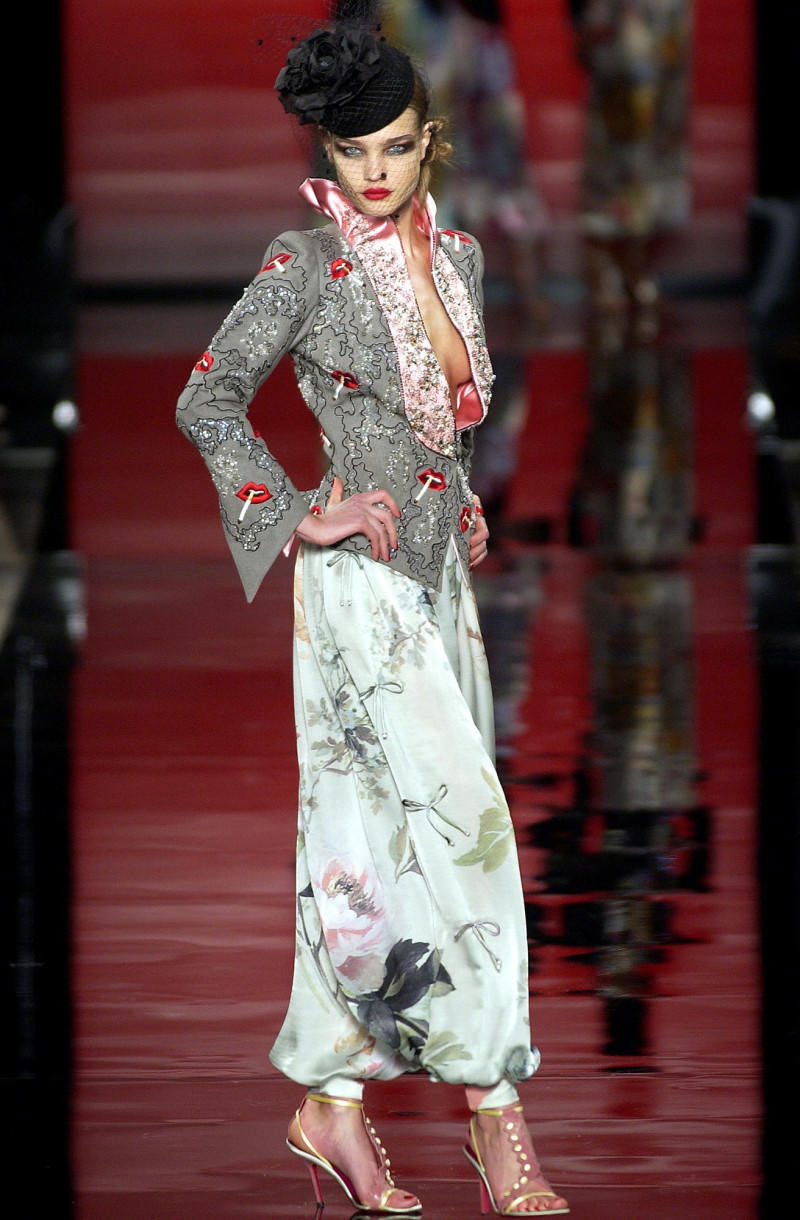 Emanuel Ungaro Haute-Couture fashion show for Spring/Summer 2003