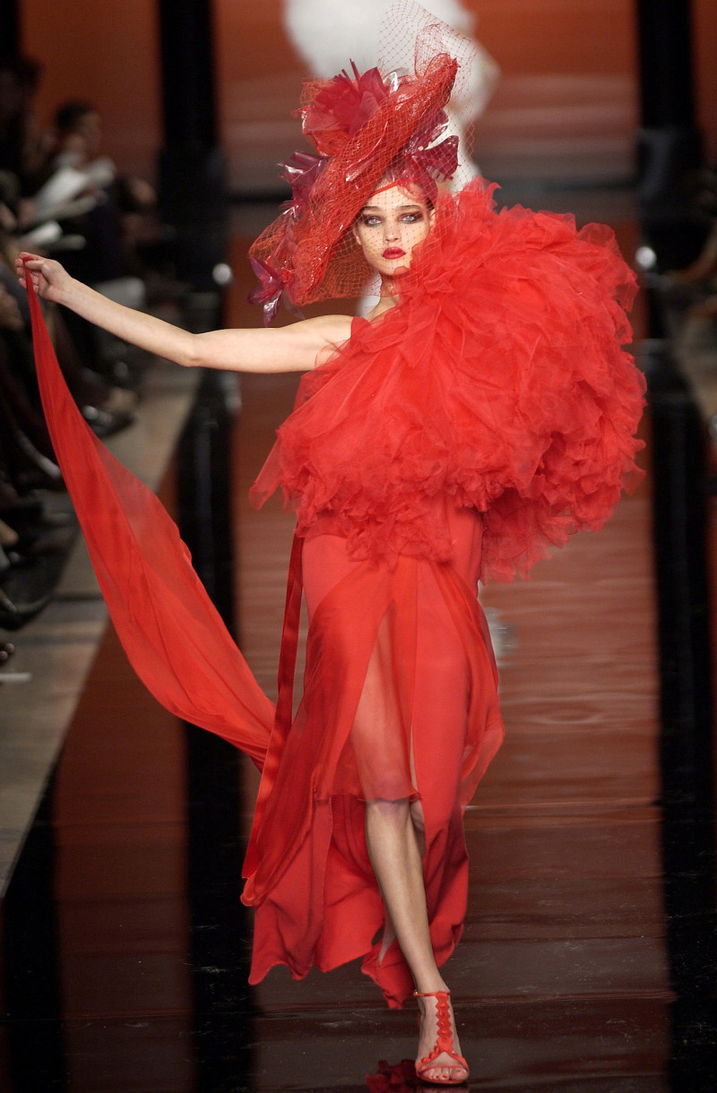 Emanuel Ungaro Haute-Couture fashion show for Spring/Summer 2003