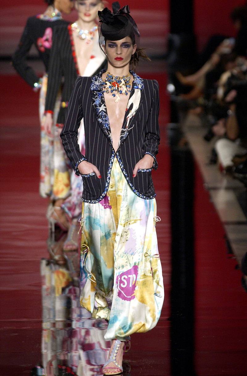 Emanuel Ungaro Haute-Couture fashion show for Spring/Summer 2003
