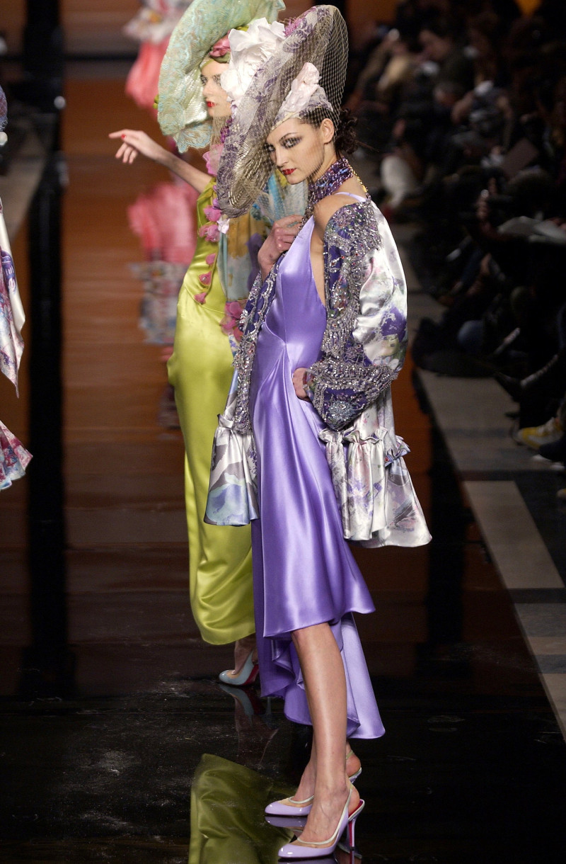 Emanuel Ungaro Haute-Couture fashion show for Spring/Summer 2003