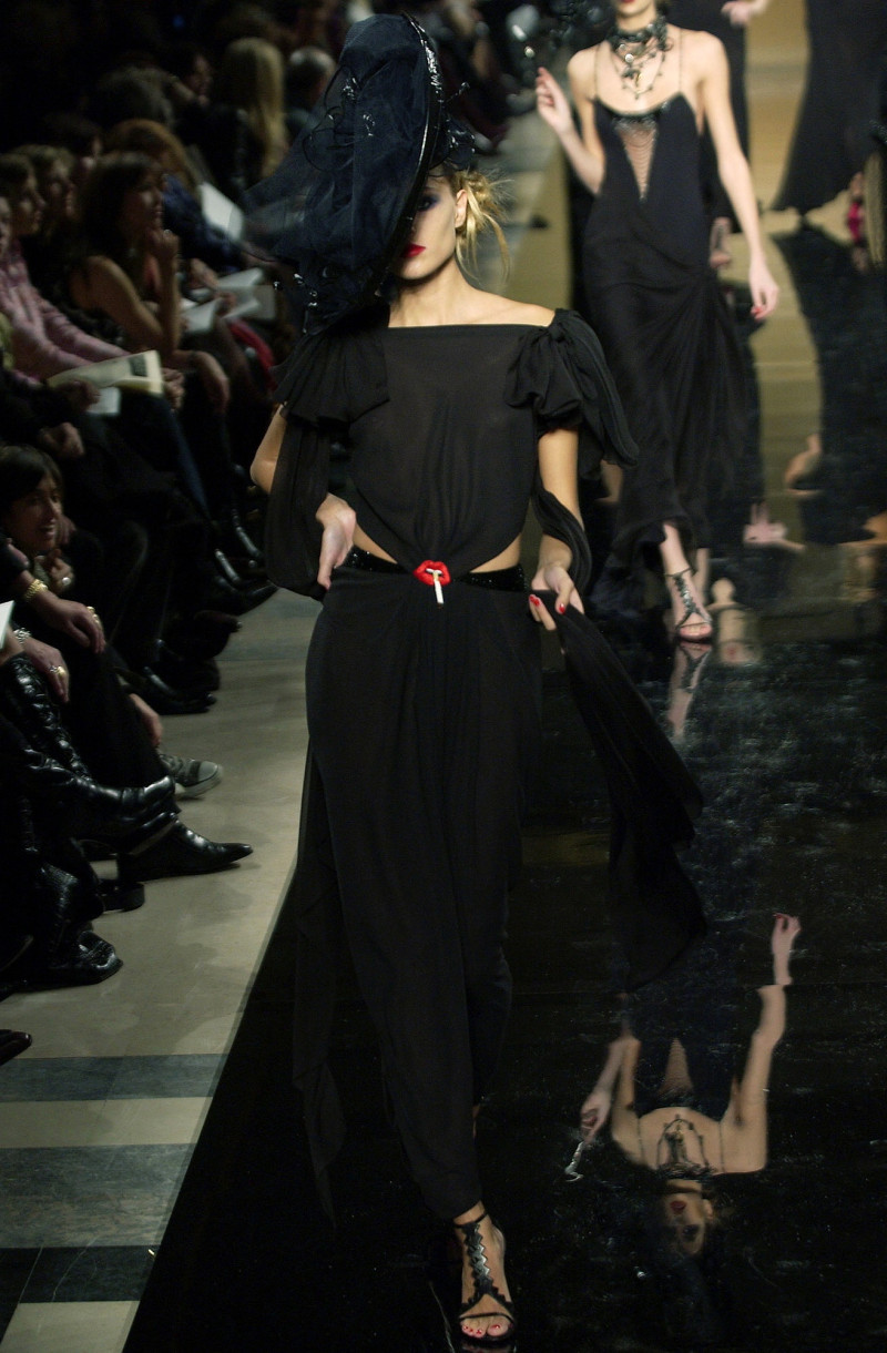 Emanuel Ungaro Haute-Couture fashion show for Spring/Summer 2003