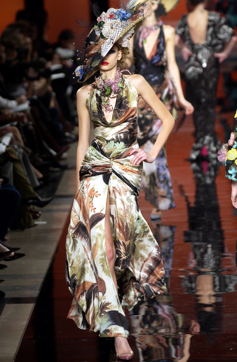 Emanuel Ungaro Haute-Couture fashion show for Spring/Summer 2003