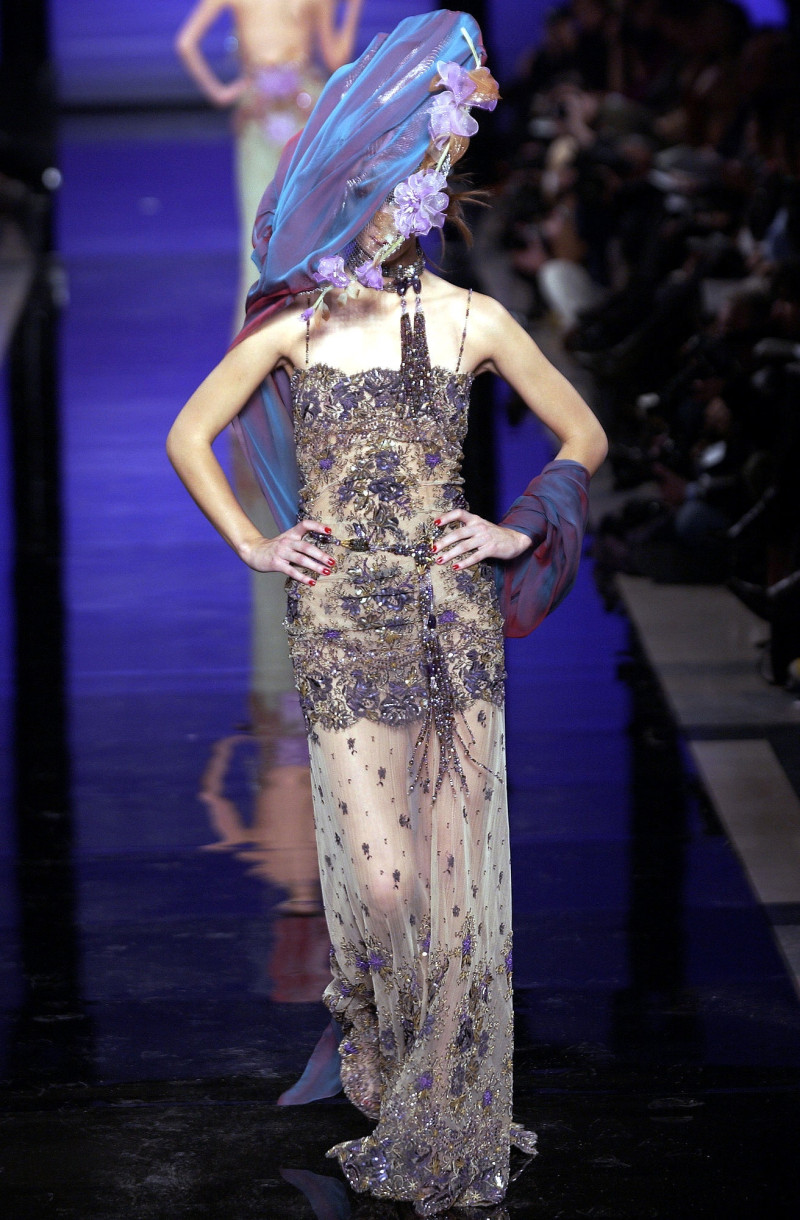 Emanuel Ungaro Haute-Couture fashion show for Spring/Summer 2003