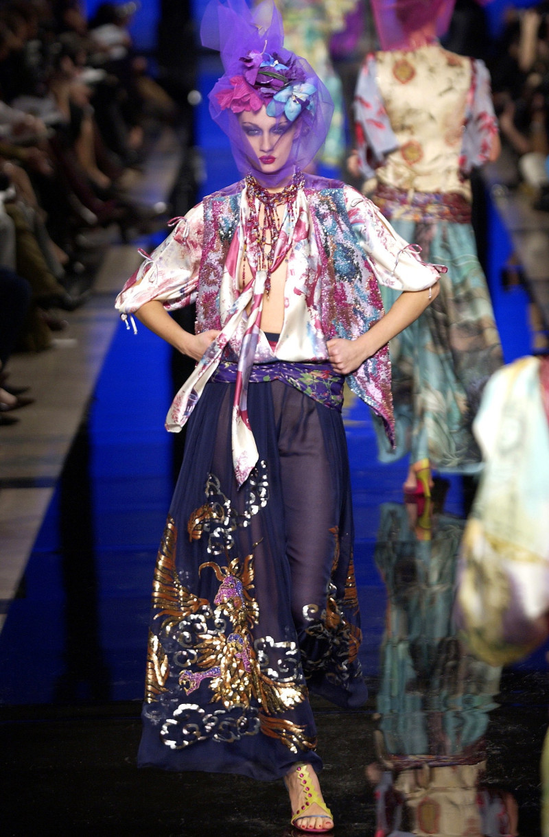 Emanuel Ungaro Haute-Couture fashion show for Spring/Summer 2003