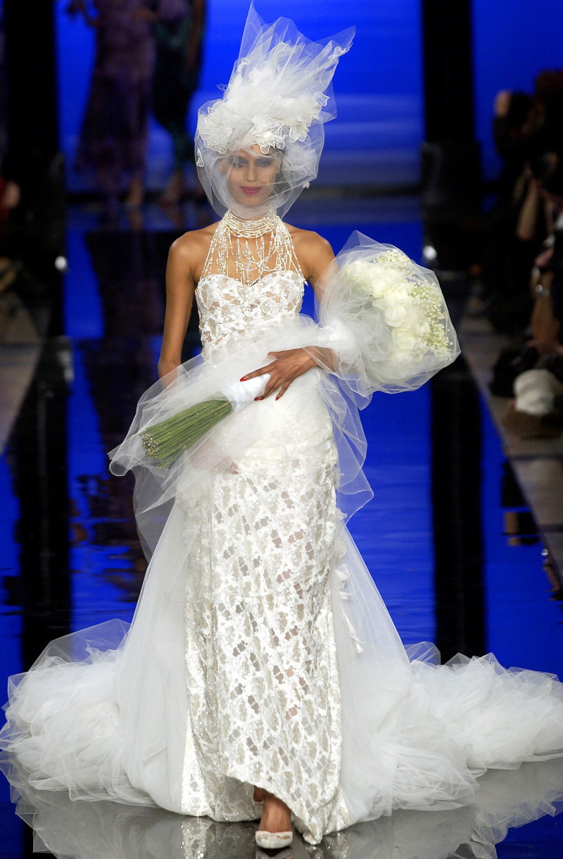 Emanuel Ungaro Haute-Couture fashion show for Spring/Summer 2003
