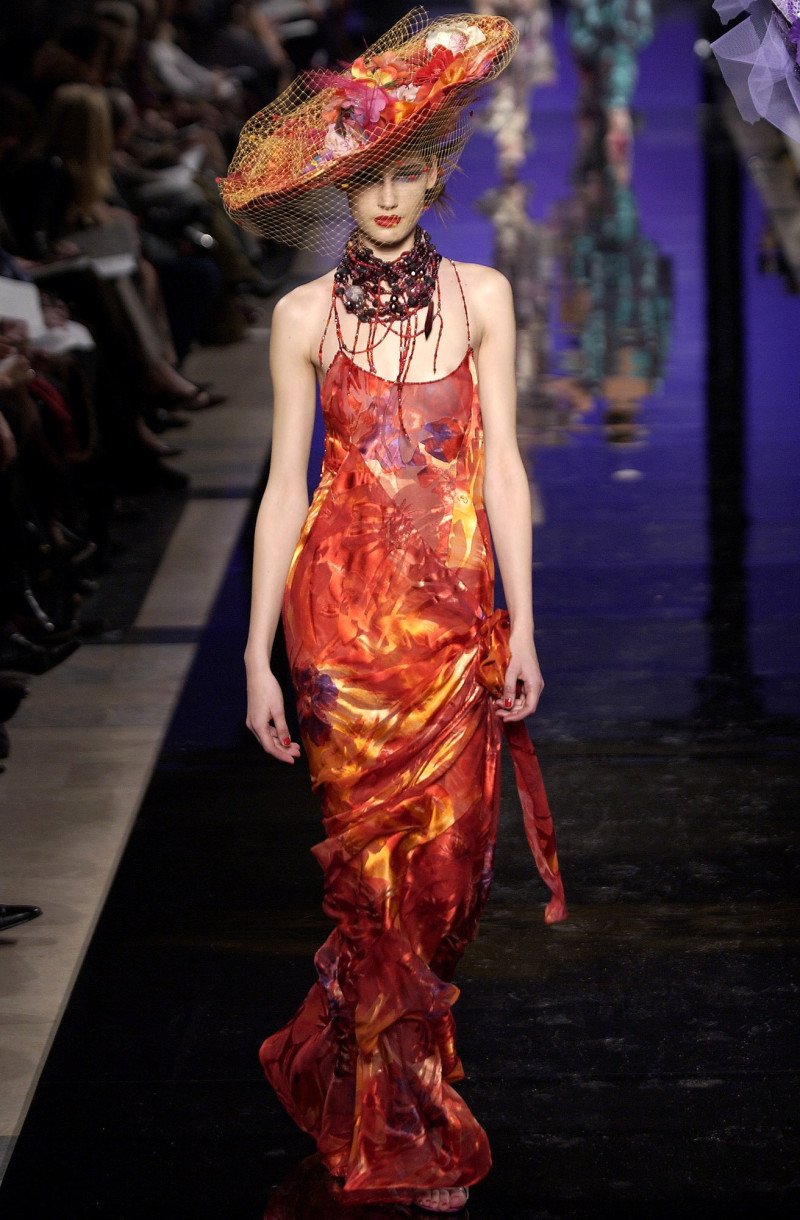 Emanuel Ungaro Haute-Couture fashion show for Spring/Summer 2003