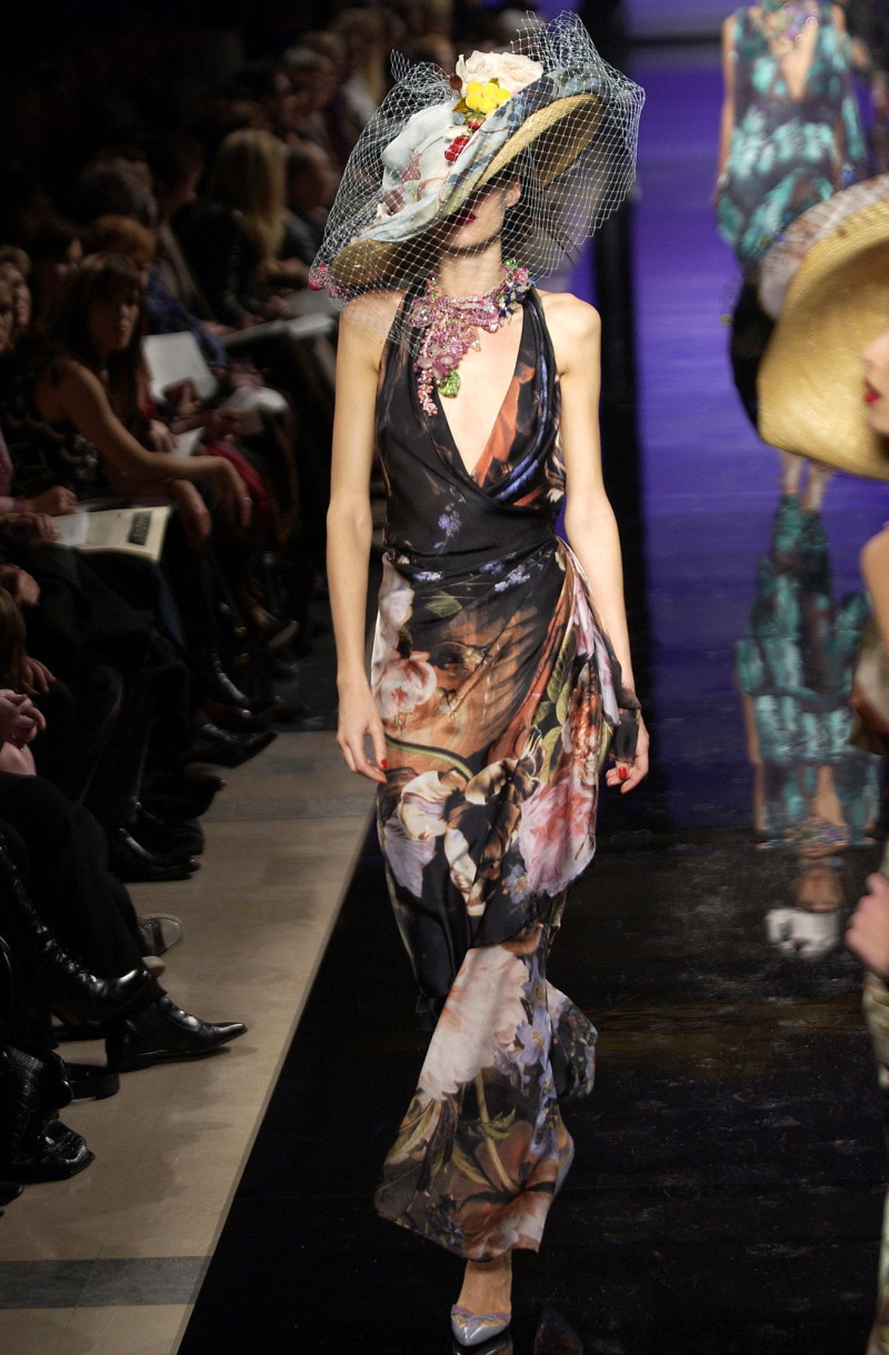 Emanuel Ungaro Haute-Couture fashion show for Spring/Summer 2003