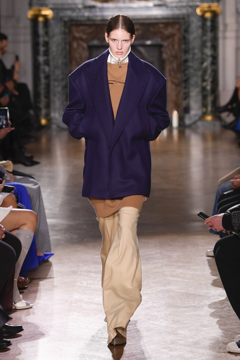 Rosalieke Fuchs featured in  the Victoria Beckham fashion show for Autumn/Winter 2024