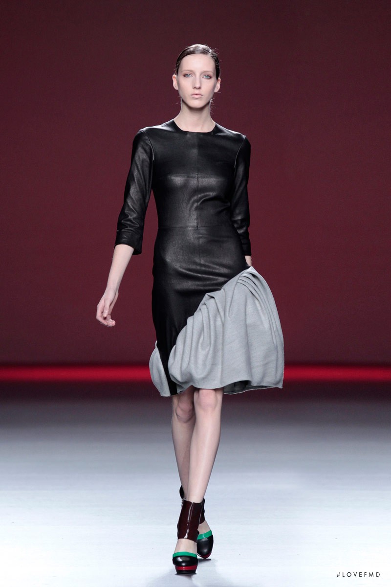Iris Egbers featured in  the AA de Amaya Arzuaga fashion show for Autumn/Winter 2012