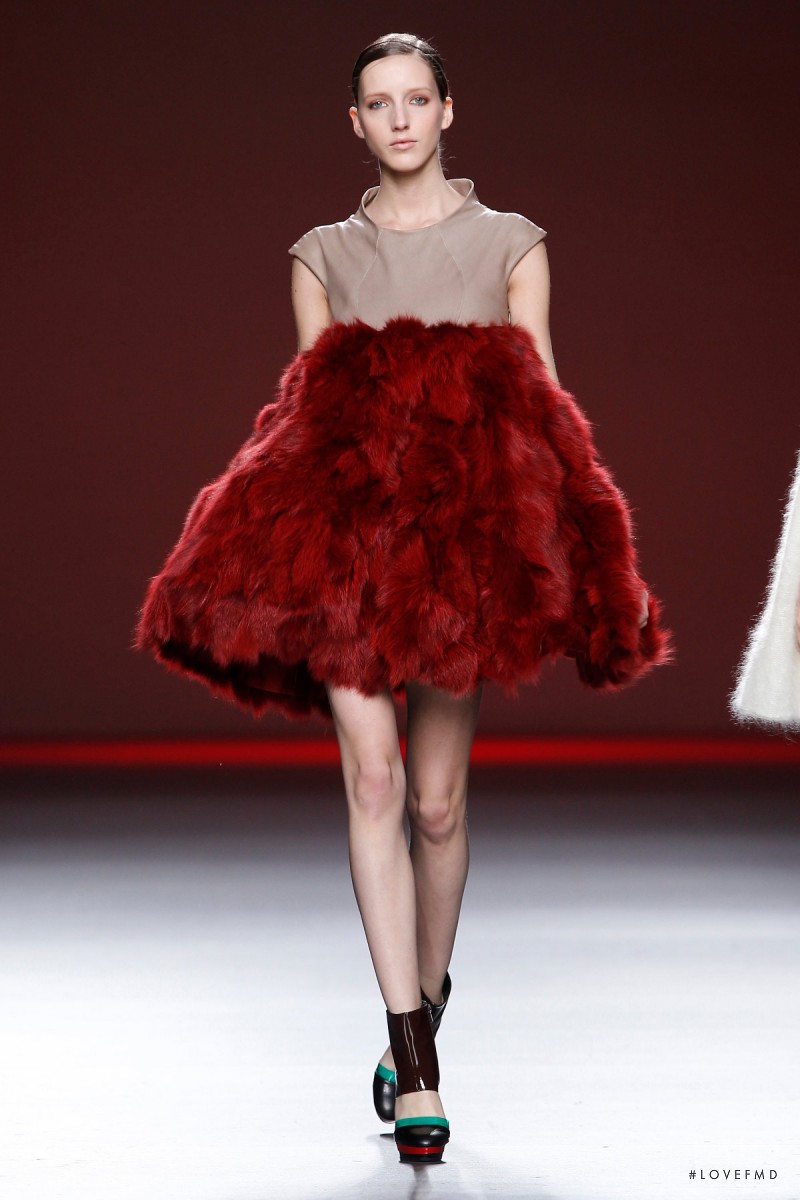 Iris Egbers featured in  the AA de Amaya Arzuaga fashion show for Autumn/Winter 2012