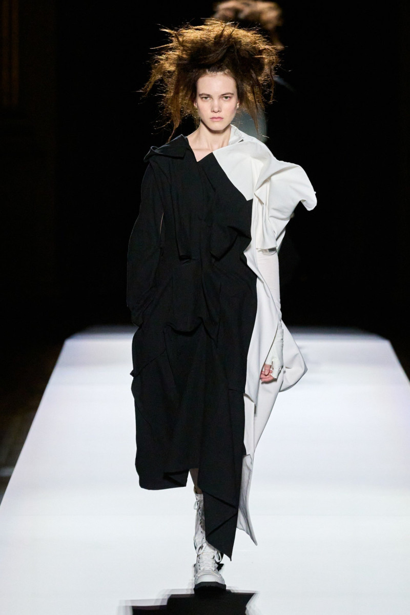 Yohji Yamamoto fashion show for Autumn/Winter 2024