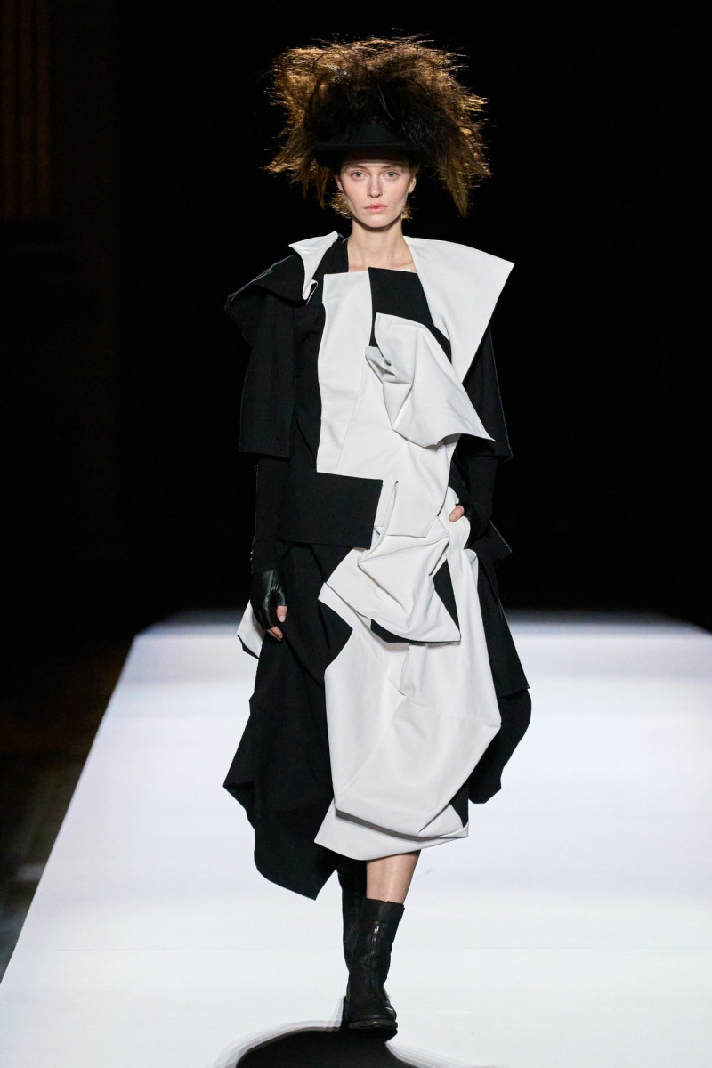 Yohji Yamamoto fashion show for Autumn/Winter 2024