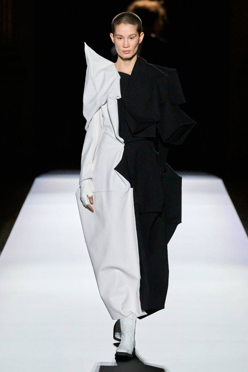 Yohji Yamamoto fashion show for Autumn/Winter 2024