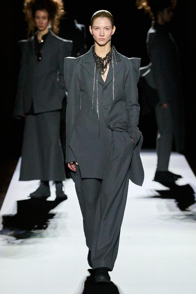 Yohji Yamamoto fashion show for Autumn/Winter 2024