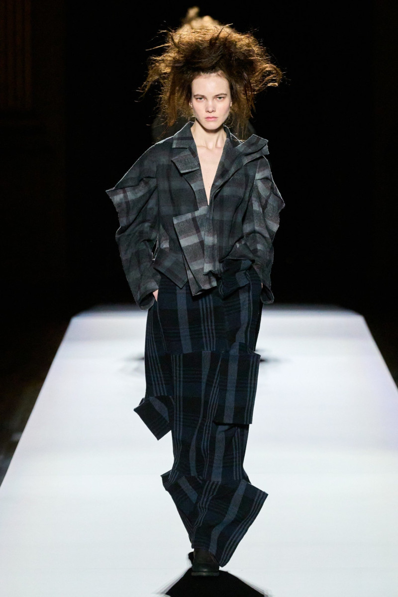 Yohji Yamamoto fashion show for Autumn/Winter 2024