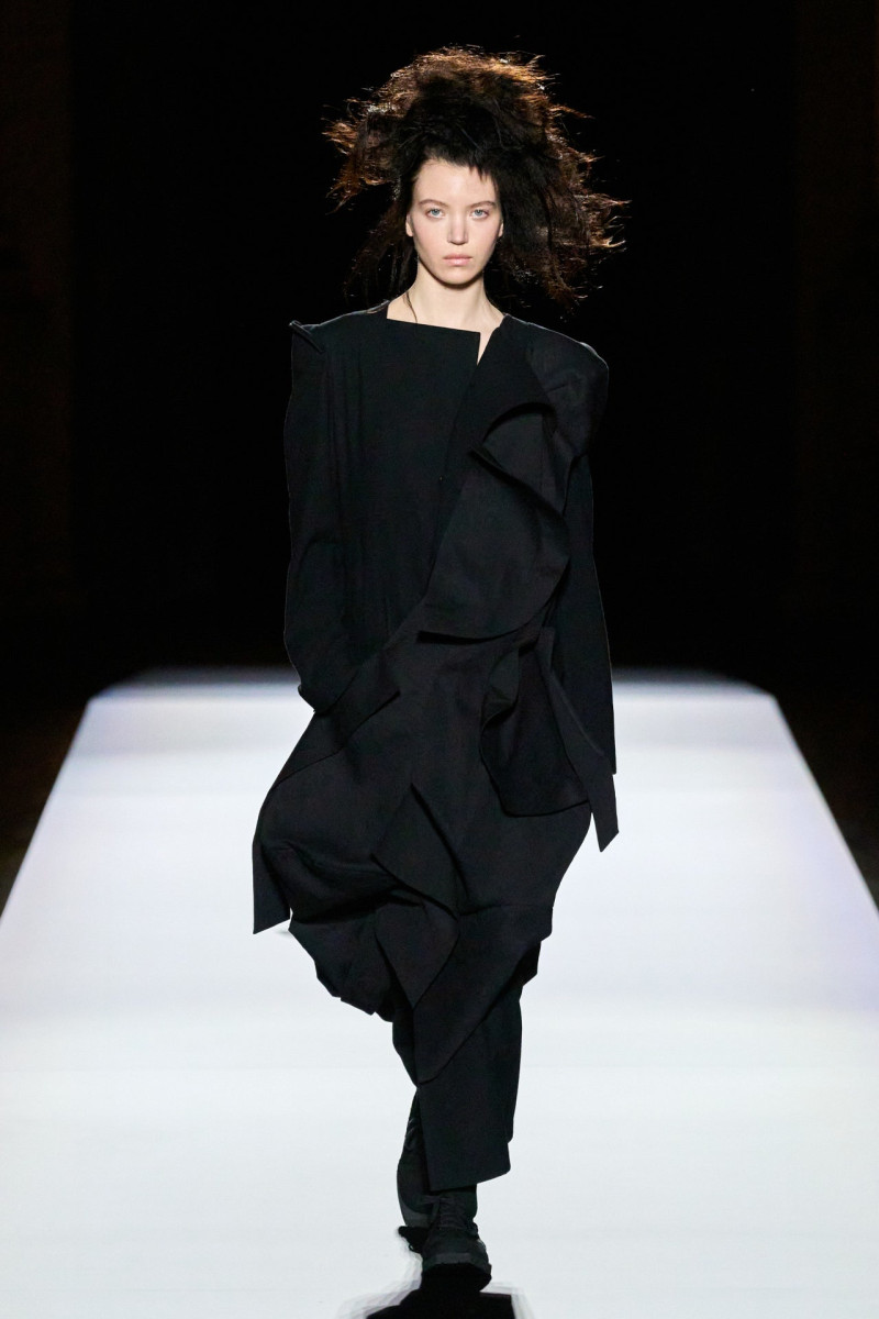 Yohji Yamamoto fashion show for Autumn/Winter 2024