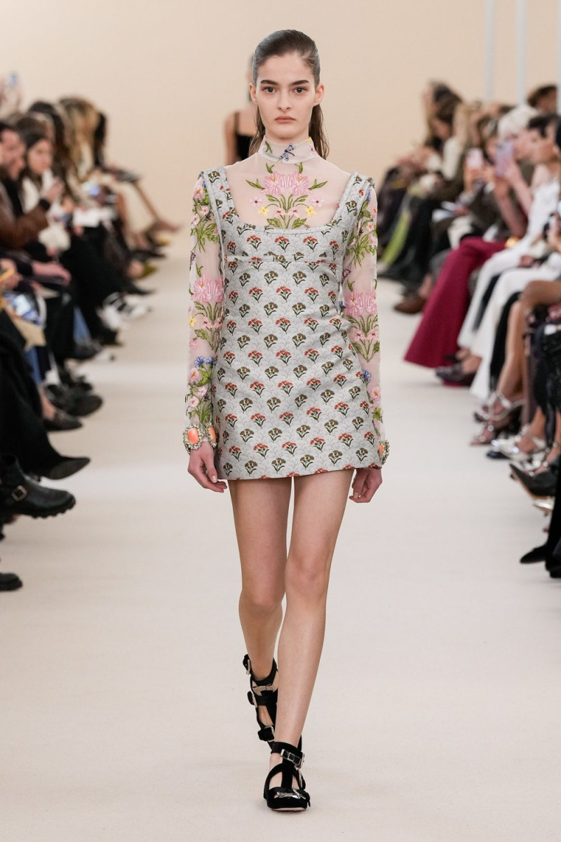 Esra Turkkanli featured in  the Giambattista Valli fashion show for Autumn/Winter 2024