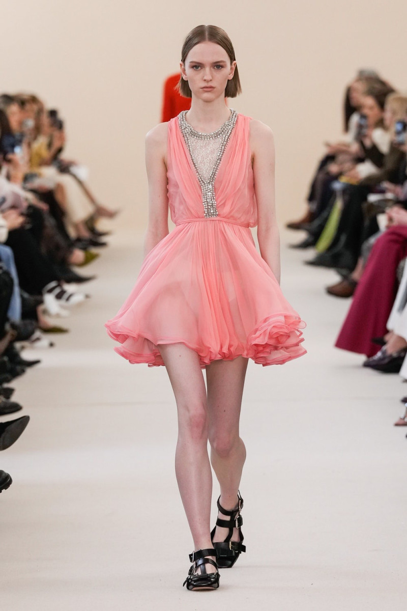 Fenne Talens featured in  the Giambattista Valli fashion show for Autumn/Winter 2024