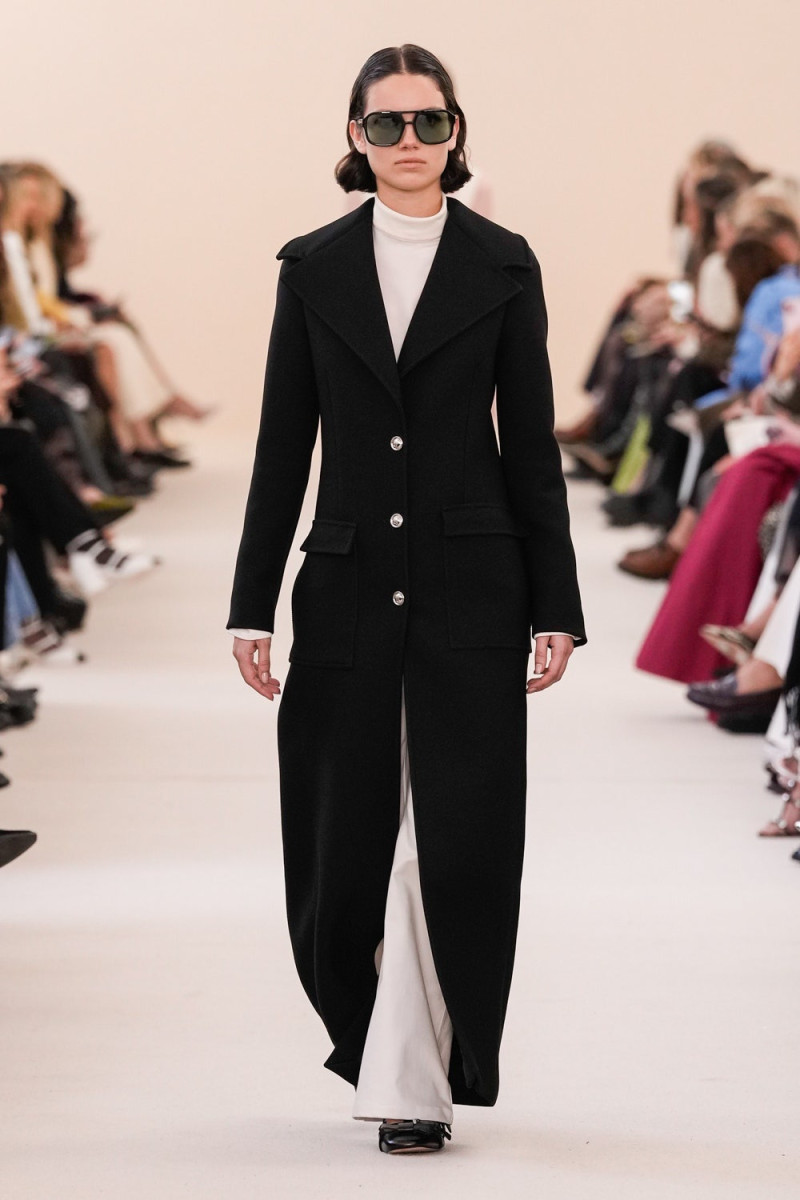 Ilana Hansen featured in  the Giambattista Valli fashion show for Autumn/Winter 2024